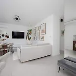 Air-conditioned With Parking In Near Pge Narodowy * وارسو