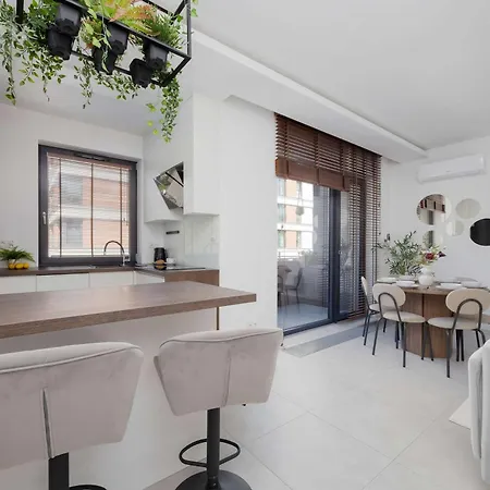 Air-conditioned With Parking In Near Pge Narodowy * Varsovia