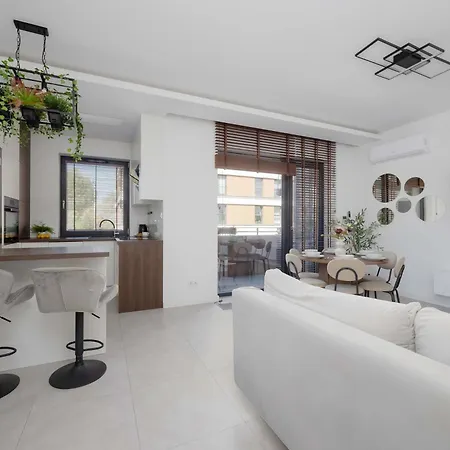 Air-conditioned With Parking In Near Pge Narodowy