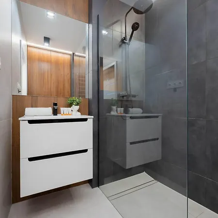 Air-conditioned With Parking In Near Pge Narodowy *