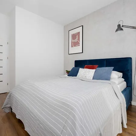 Air-conditioned With Parking In Near Pge Narodowy