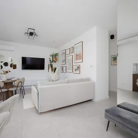 Air-conditioned With Parking In Near Pge Narodowy * Varsovia