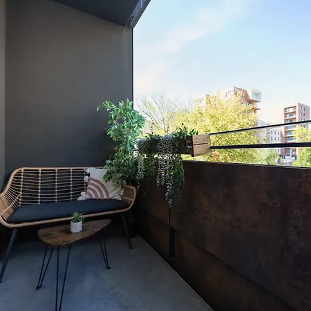 Apartamento Air-conditioned With Parking In Near Pge Narodowy Varsovia