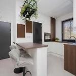 Air-conditioned With Parking In Near Pge Narodowy *